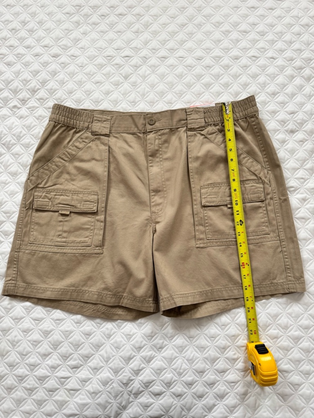 NWT St. John's Bay 100% Cotton Tan Hiking Cargo 7" Inseam Shorts Size 44 - Picture 2 of 13
